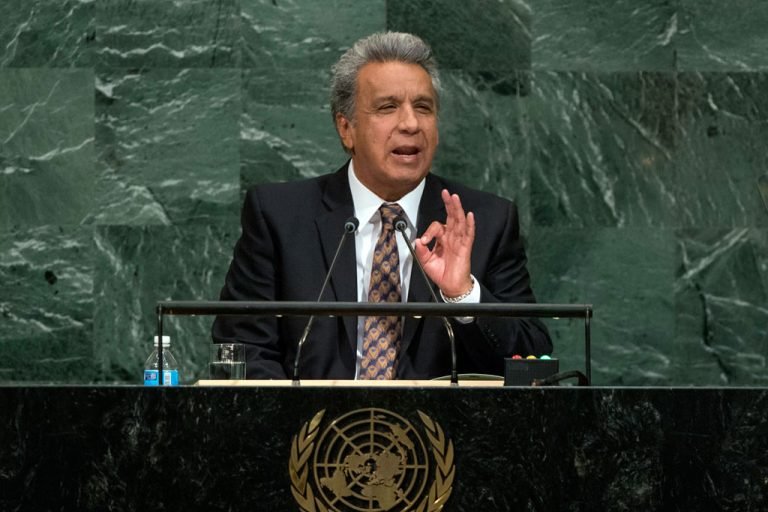 ¿Por qué se persigue a los traficantes y no a los productores de armas?”, pregunta Ecuador