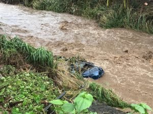 Lluvias en Cartago dejan persona desaparecida y severos daños en vehículos y viviendas