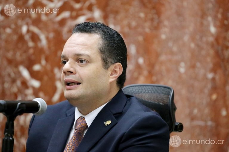 Presidente legislativo recomienda sacar copia a expediente judicial de Celso Gamboa 