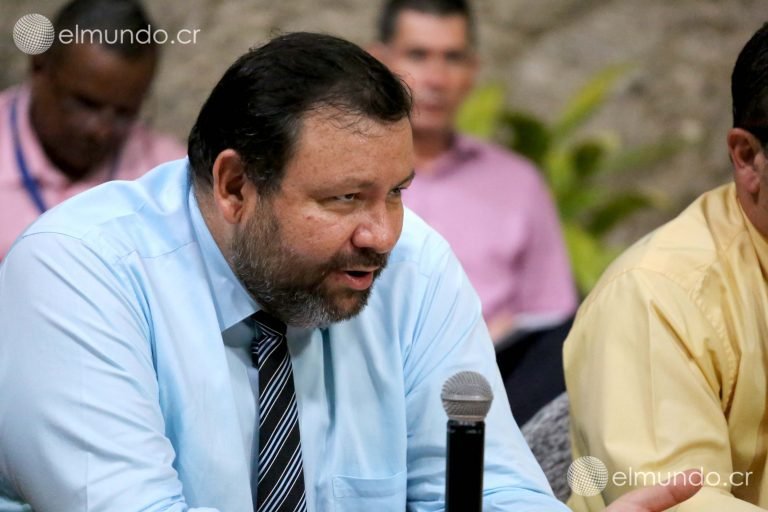 Empleada doméstica demanda a viceministro de Trabajo, por no pagarle prestaciones tras despido