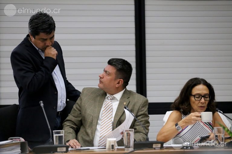 Ronny Monge y Patricia Mora bajaron el tono a interrogatorio de Holcim