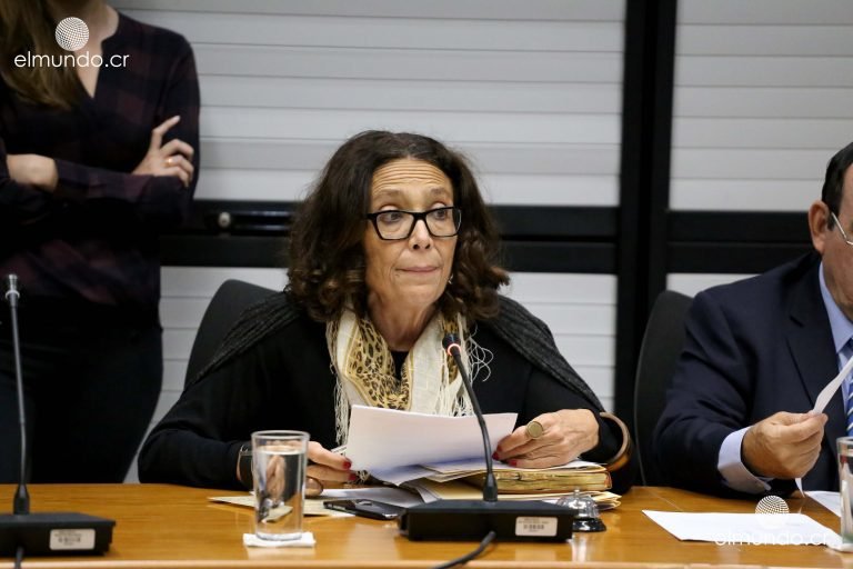 Patricia Mora: El bipartidismo tiene más de 30 años de estar saqueando al Estado