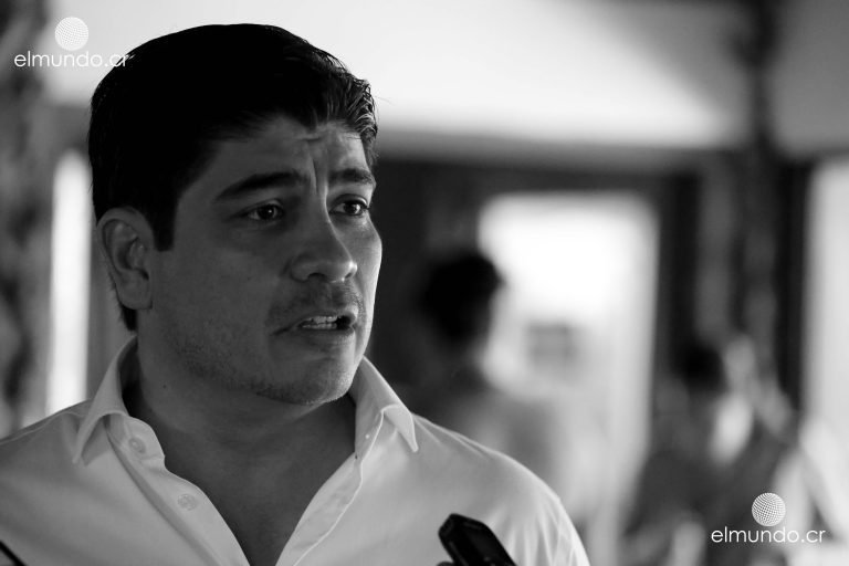 Del FIA al Cementazo para pedir apoyo al PLN: el precio de ser candidato