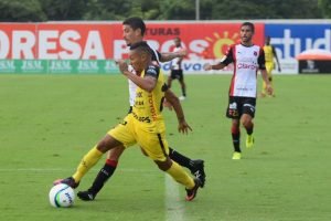 La Liga se mete en zona de clasificación con su triunfo en Liberia