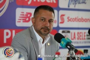 Fedefútbol le solicita al Sporting que deje entrenar a Bryan Ruíz con el equipo B