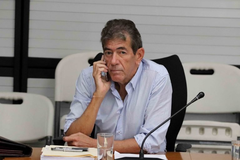 Mario Barrenechea llama “tribunal fascista” a Comisión del Congreso que estudia el cementazo