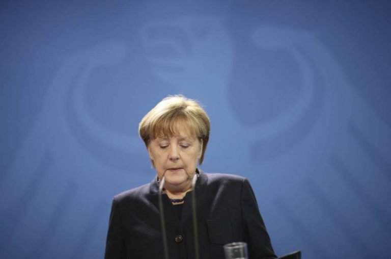 Merkel afronta un día clave para su futuro en torno a la cuestión migratoria