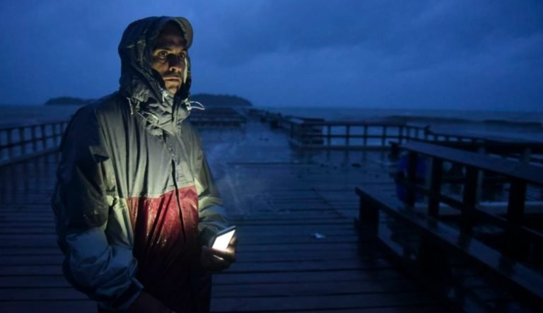 Huracán María toca tierra en Puerto Rico