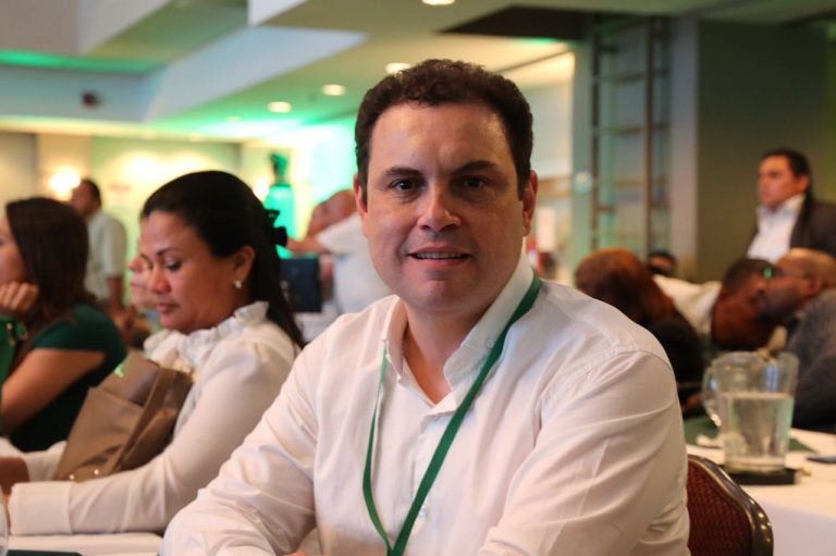 Carlos Ricardo Benavides encabeza lista de candidatos nacionales de Antonio Álvarez