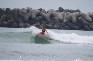Sele de Surf ya entrena en Japón previo al ISA World Junior Surfing Championship