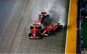 GP de Singapur, Sebastian Vettel abandonó por un choque y Lewis Hamilton volvió a ganar