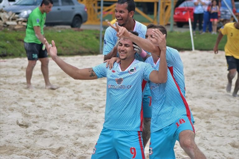 Sámara ADG se mantiene en la cima del Fútbol Playa