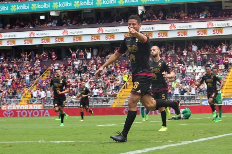 Saprissa golea 5-2 a Limón FC en un atractivo encuentro