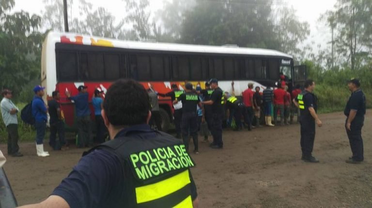 Policía de Migración aprehende a 68 extranjeros en Crucitas