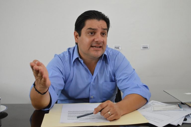 Sergio Mena anuncia su precandidatura y pide una campaña electoral sin ofensas ni insultos