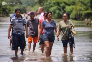 Municipalidades piden giro de crédito del BID por $140 millones para atender caminos devastados