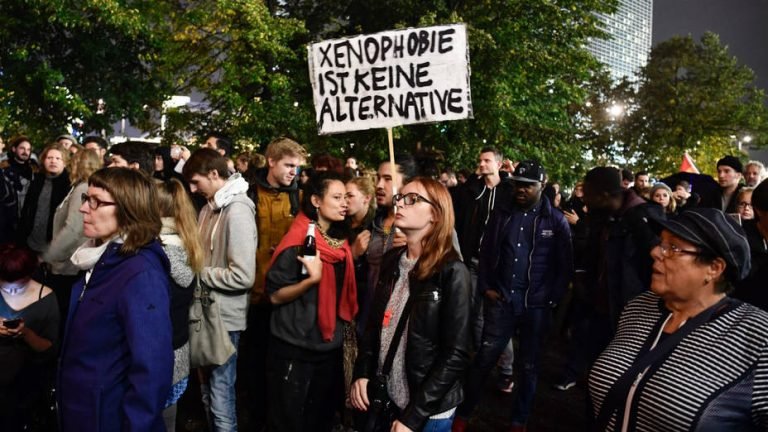 Gran manifestación en Berlín contra el “racismo en el Parlamento”