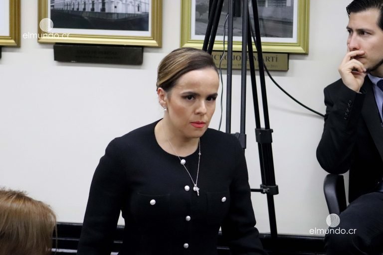 Por qué Ana Laura Suárez pudo abstenerse de contestar al interrogatorio de los diputados