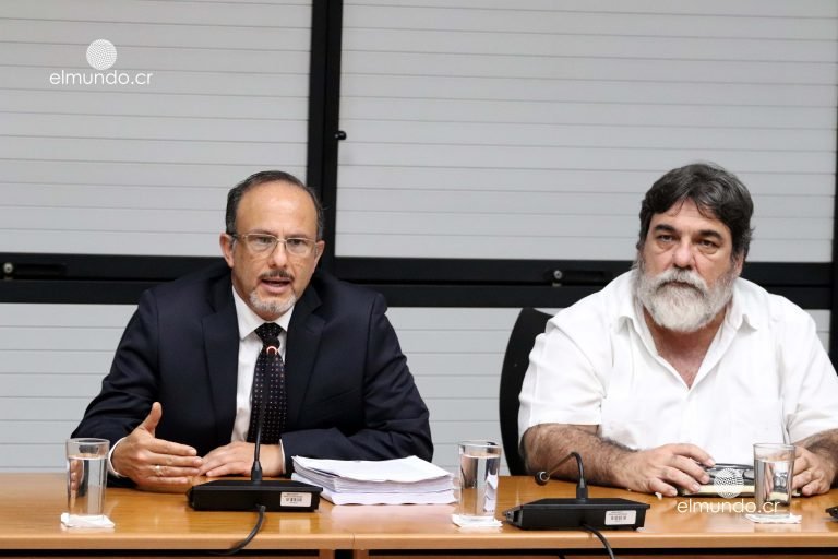 Exdirector de Aduanas recibió felicitaciones de diputados y viceministro por aligerar ingreso de cemento chino