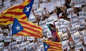Secesionistas catalanes se preparan ante medidas de Madrid