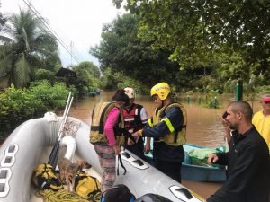 8 fallecidos y 7.000 personas en albergues por la emergencia nacional