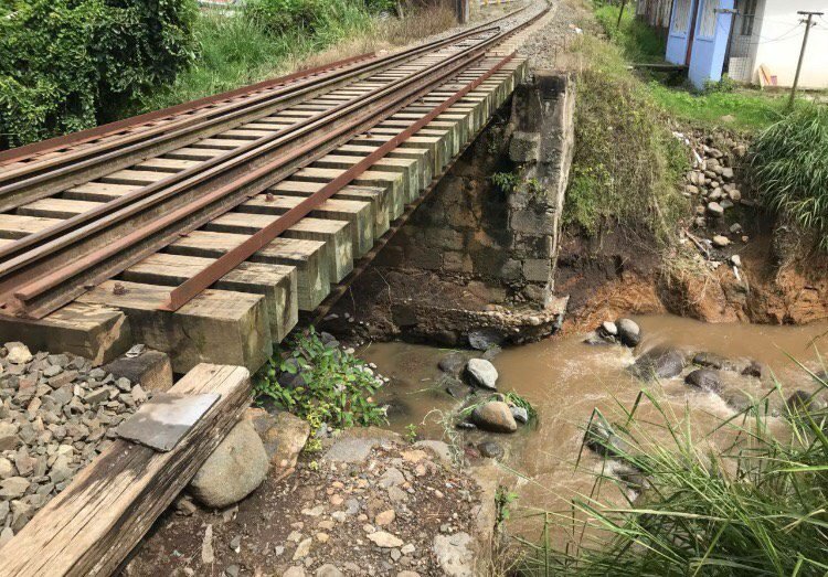 Tren no llegará a Cartago por daño en puente ferroviario