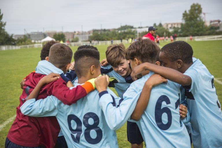 Se aferran menores al fútbol