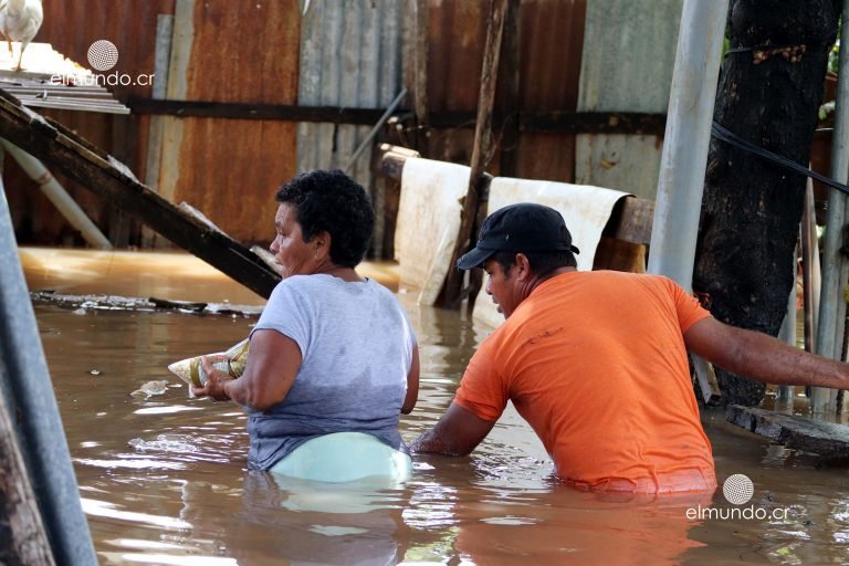 CNE ha entregado más de 27 mil diarios a damnificados por Nate