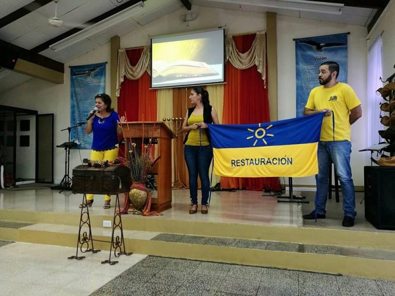 Pastor pide votos para candidata a diputada evangélica por ser una “hermana en Cristo”