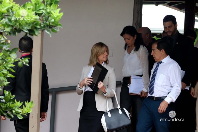 Fiscalía y OIJ allanan casa de diputado Otto Guevara