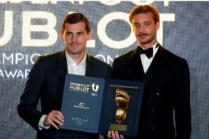 Iker Casillas  gana el premio Golden Foot  y habla de su retiro
