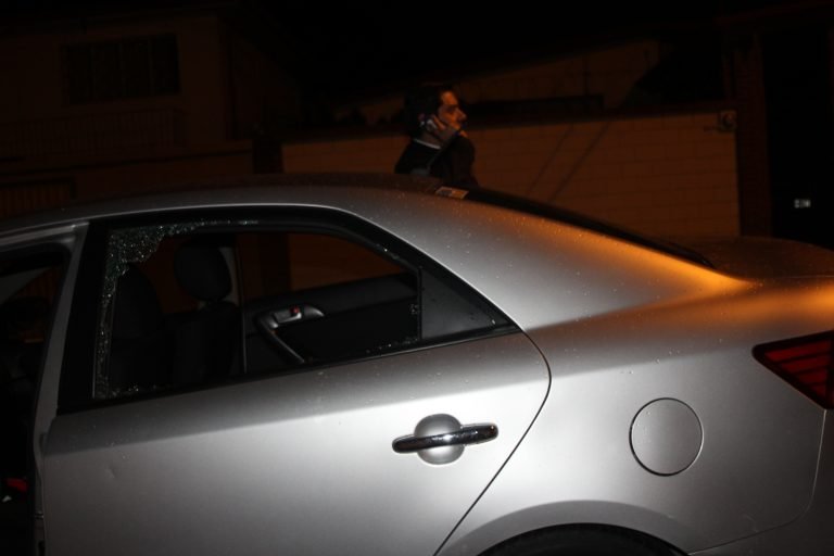 Tachan carro de Sergio Mena durante actividad política en Heredia