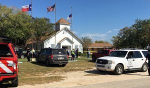 Tiroteo en iglesia de Texas deja al menos 25 muertos