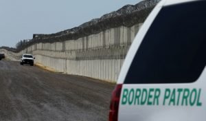 Agentes de Patrulla Fronteriza habrían sido atacados a pedradas