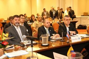 Ministros de Seguridad y Ambiente se reúnen para definir soluciones a amenazas que enfrentan los mares