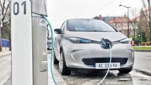 CEDET espera finalizar el año con la aprobación del proyecto que incentiva uso de carros eléctricos