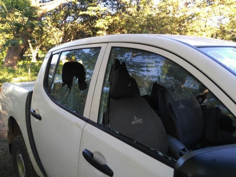 VIDEO: Atacan con piedras y palos a policías y trabajadores del AyA en acueducto Sardinal-El Coco-Ocotal