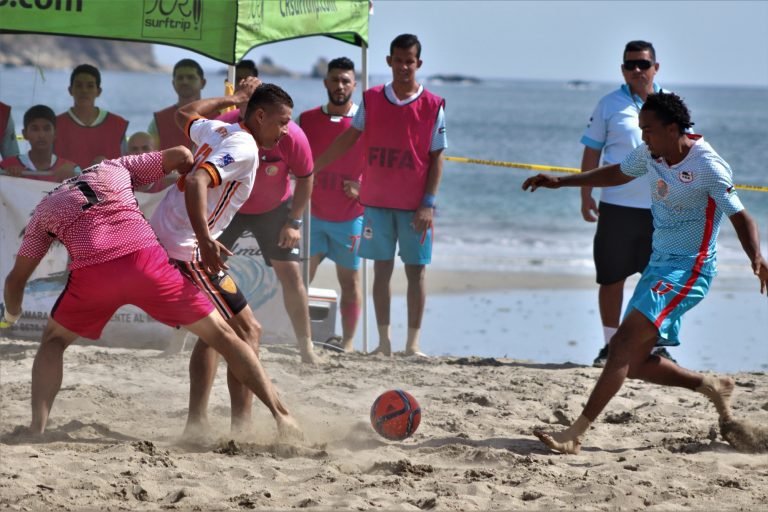 Punta Leona y Sámara definirán este domingo al campeón del Fútbol Playa