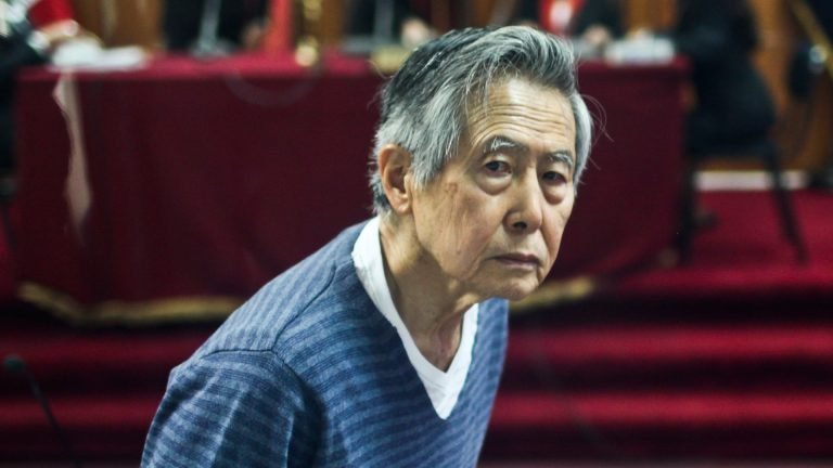 Presidente de Perú concede indulto al dictador Alberto Fujimori