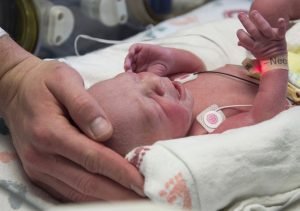 Una mujer con trasplante de útero da a luz por primera vez en Estados Unidos
