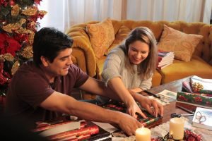 Carlos Alvarado regala su plan de Gobierno a otros candidatos presidenciales