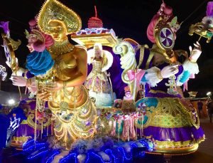 Estas fueron las carrozas que desfilaron en el Festival de la Luz 2017