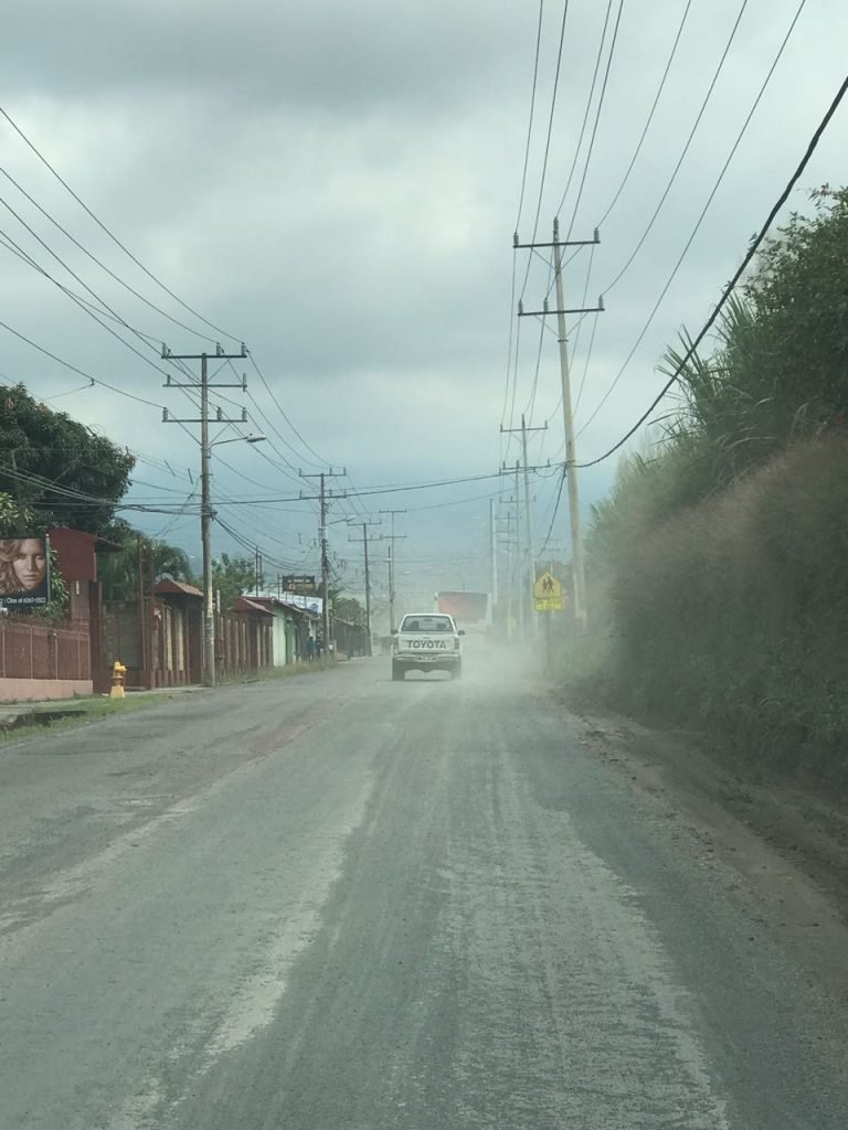 Diputado y vecinos denuncian abandono de Constructora H. Solís a obras en Ruta 107