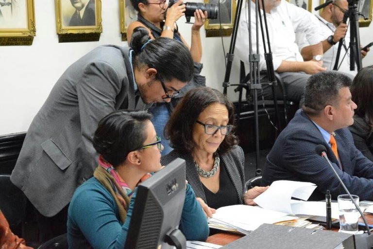 Jonathan Acuña: La voz asesora de Patricia Mora en los casos del cemento chino y Panama Papers