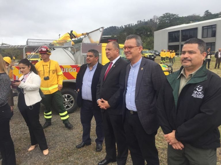 Minae recibe 15 vehículos de intervención rápida para extinguir incendios forestales