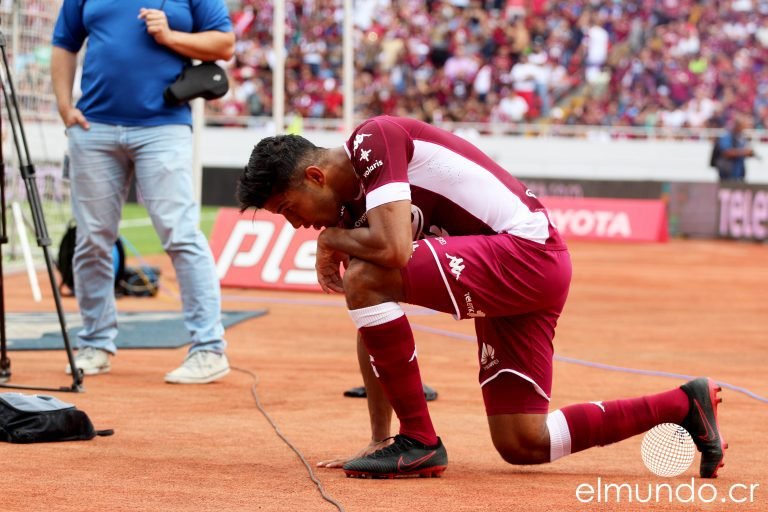 Santos derrota 1-0 a Saprissa y lo envía con más dudas a México