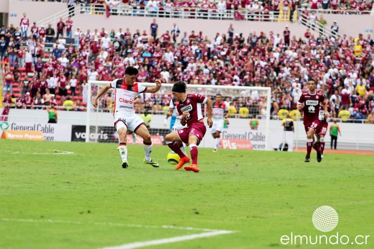 La Liga deberá revertir su mala racha en casa ante un Saprissa fuerte de visitante