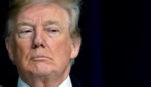 Ataques de Trump a la prensa son “peligrosos”, dice editor del NY Times