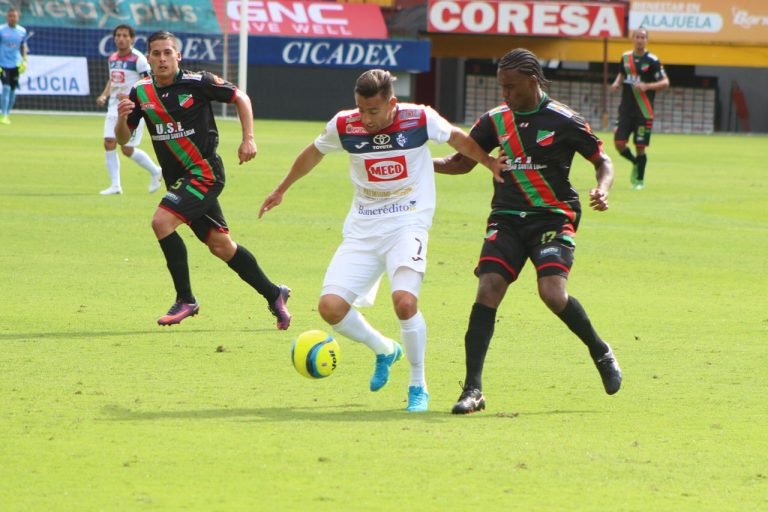 Carmelita derrota 2-1 al Cartaginés en la jornada inaugural del fútbol nacional