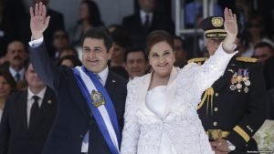 Hernández asume en Honduras pese a amenaza de protestas